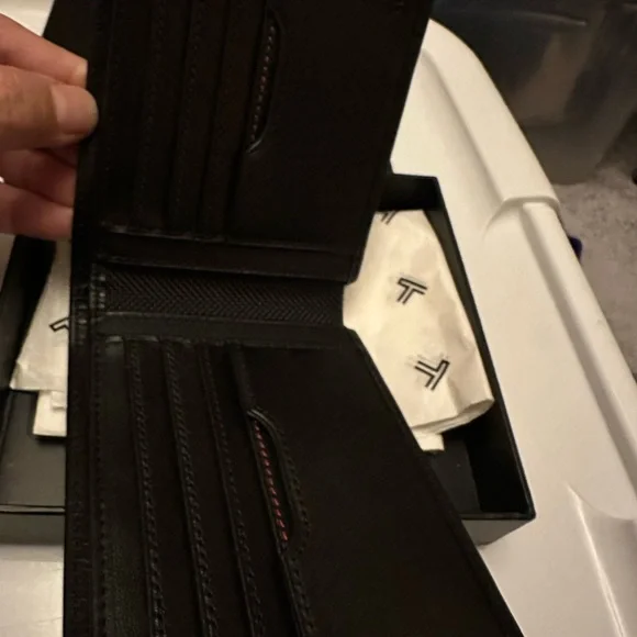 TUMI - Picture 3 of 8